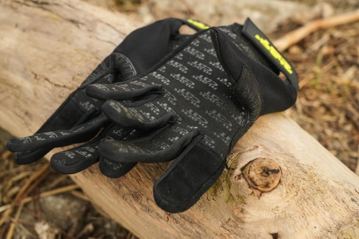 /environment/cache/images/productGfx_136939_700_700/Black-Cat-Gripper-Gloves3.jpg